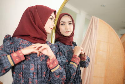 Kulit Berjerawat Setelah Pakai Hijab? Ini Penyebab dan Solusinya!